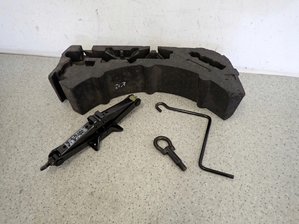 NISSAN MICRA K12 03- PODNOŚNIK SAMOCHODOWY LEWAREK HAK STYROPIAN 2/5