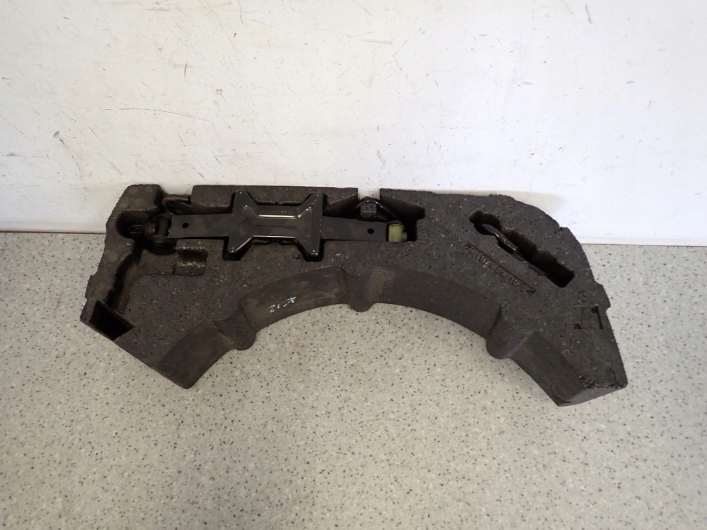 NISSAN MICRA K12 03- PODNOŚNIK SAMOCHODOWY LEWAREK HAK STYROPIAN 3/5