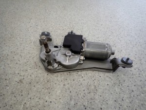 TOYOTA COROLLA VERSO 04- SILNICZEK WYCIERACZKI TYŁ KLAPY 3/6 MINIATURA