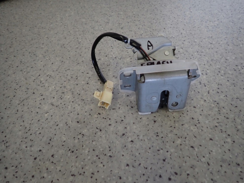 SUZUKI SPLASH 08-14 ZAMEK KLAPY BAGAŻNIKA 1/8