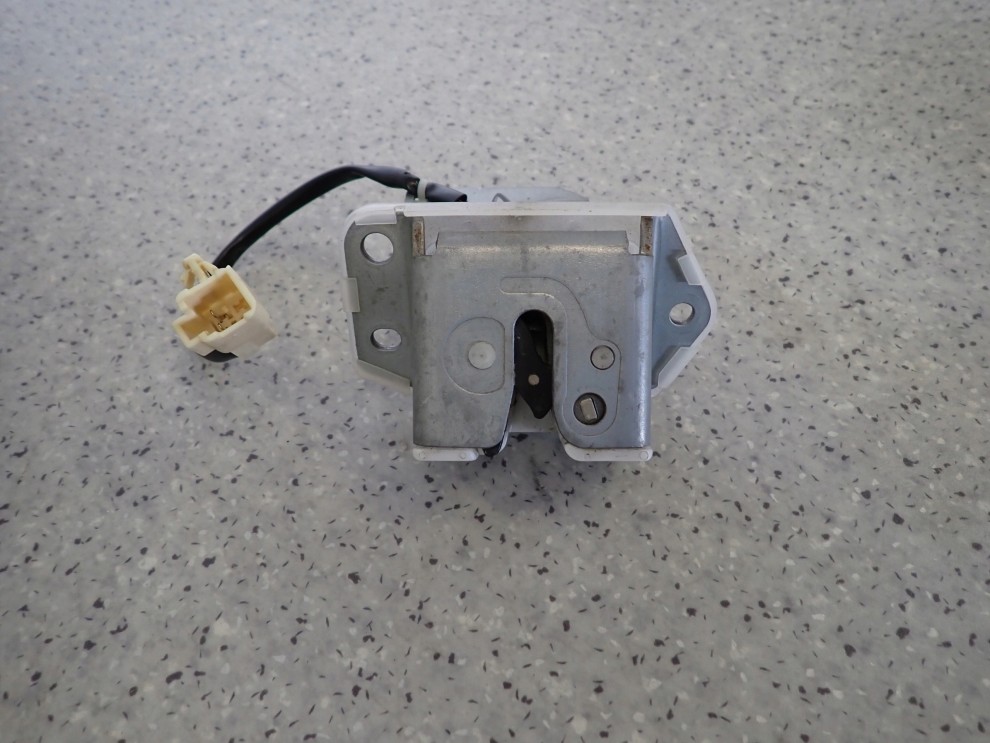 SUZUKI SPLASH 08-14 ZAMEK KLAPY BAGAŻNIKA 8/8