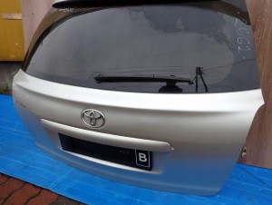 TOYOTA AVENSIS T25 KOMBI 03- KLAPA TYLNA SZYBA 1C0 4/15 MINIATURA