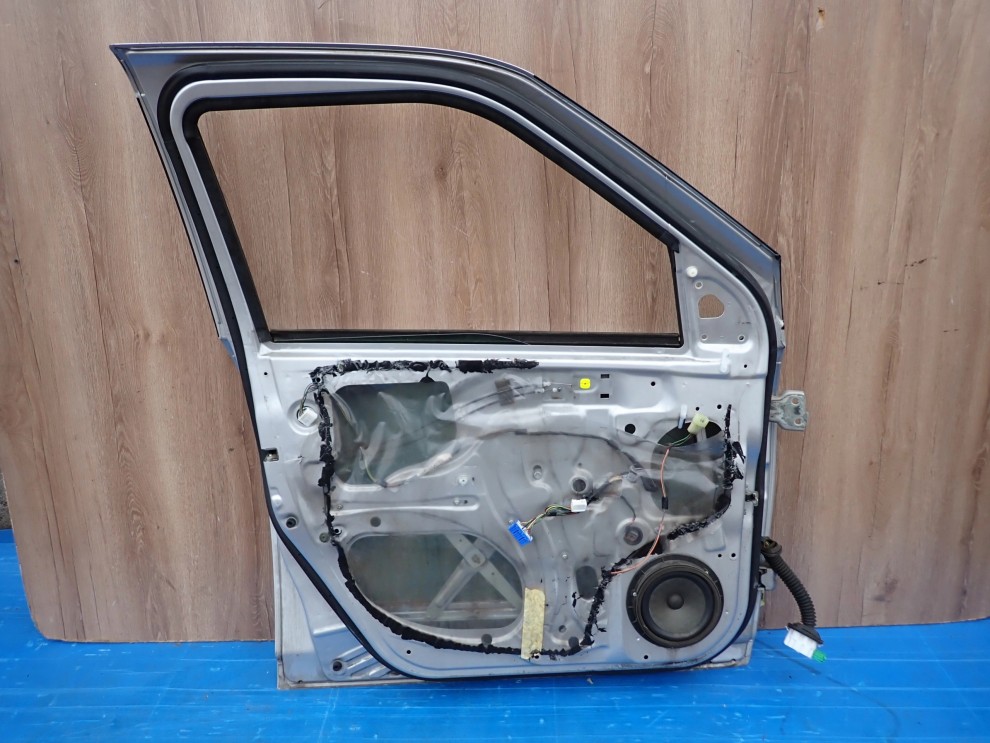 SUZUKI SWIFT 5d MK6 04-09 DRZWI PRZEDNIE LEWE ZCC 6/7