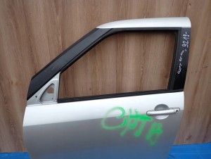 SUZUKI SWIFT 5d MK6 04-09 DRZWI PRZEDNIE LEWE ZCC 5/7 MINIATURA