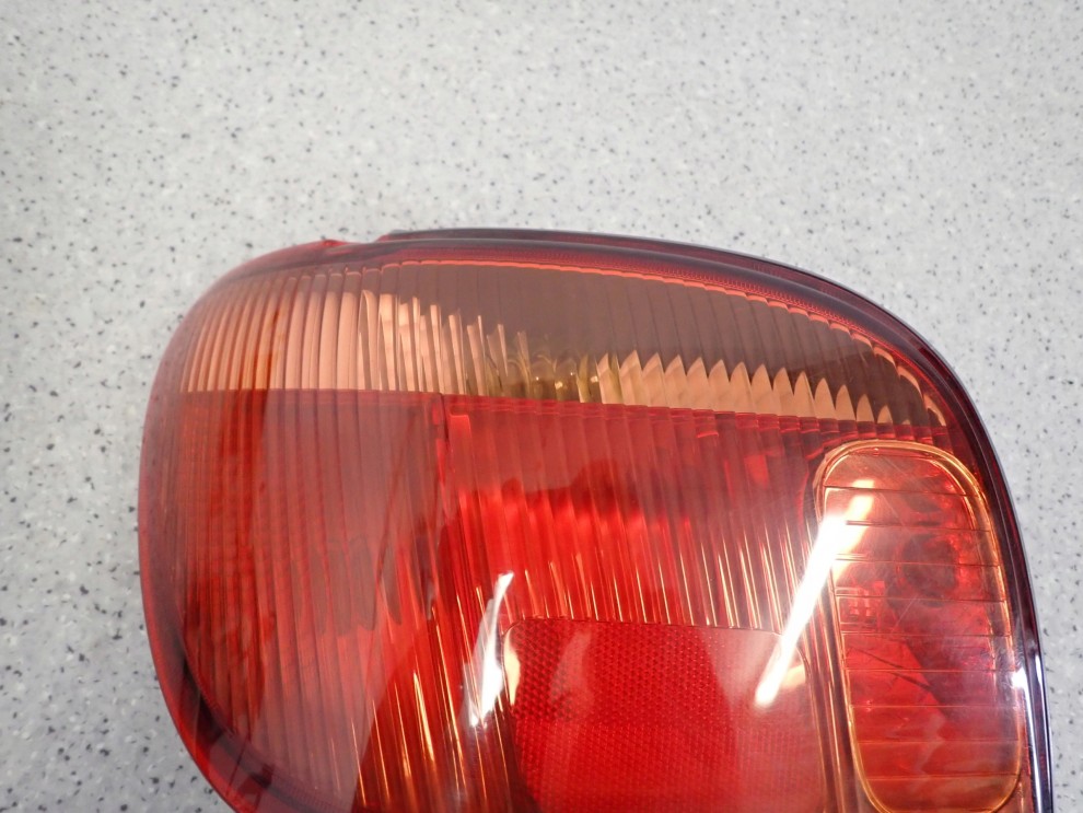 TOYOTA YARIS 03-05 FRANCUSKA LAMPA TYLNA LEWA TYŁ 3/8