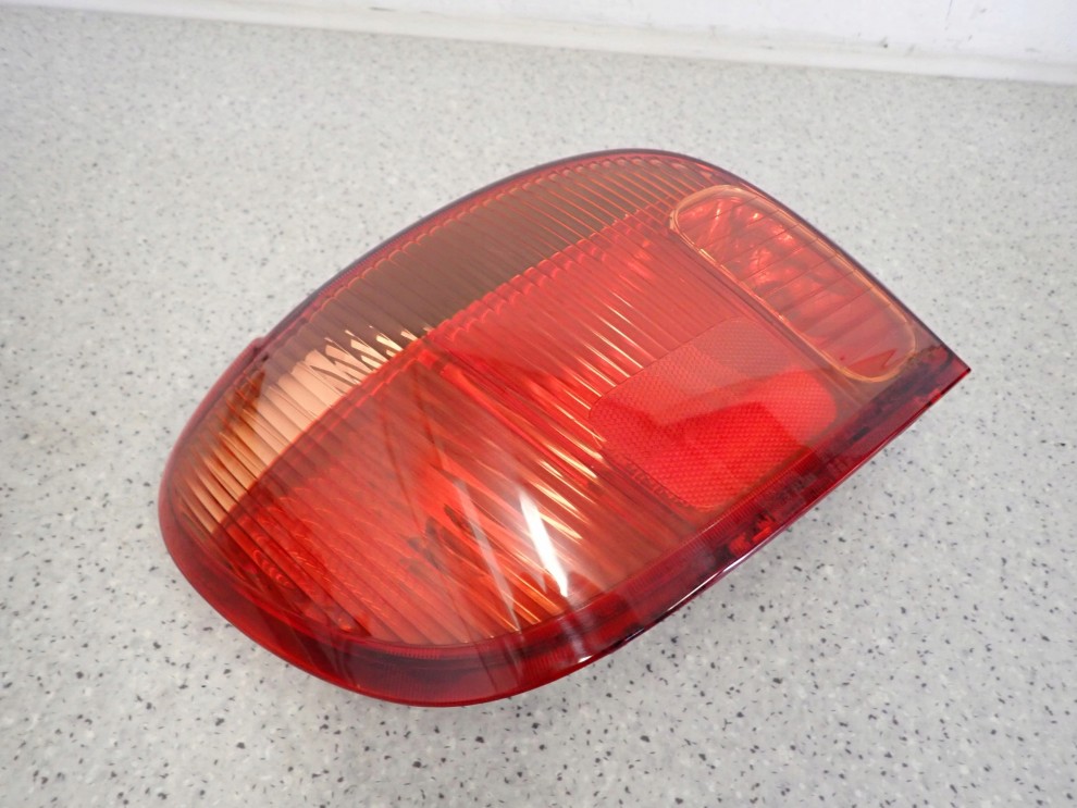 TOYOTA YARIS 03-05 FRANCUSKA LAMPA TYLNA LEWA TYŁ 4/8