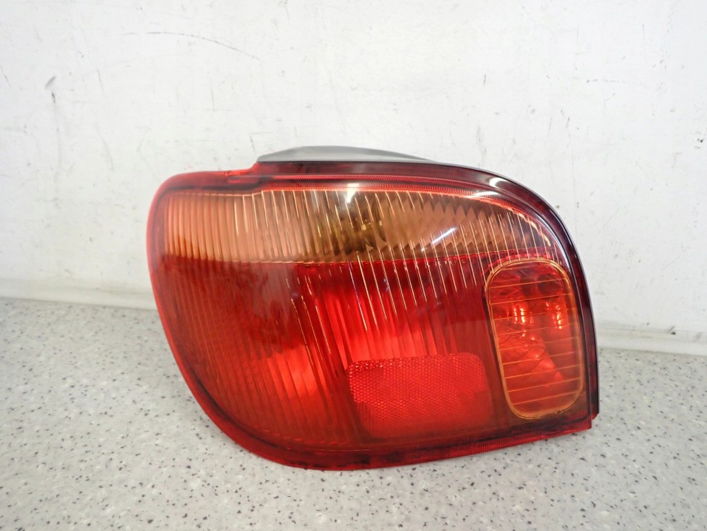 TOYOTA YARIS 03-05 FRANCUSKA LAMPA TYLNA LEWA TYŁ 6/8