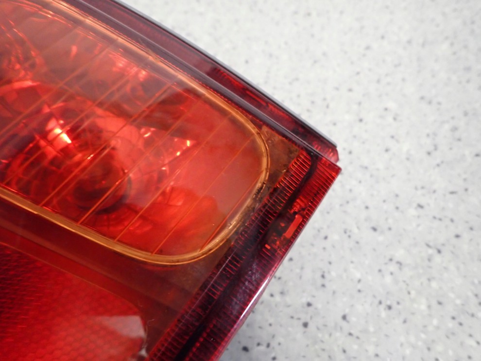 TOYOTA YARIS 03-05 FRANCUSKA LAMPA TYLNA LEWA TYŁ 7/8