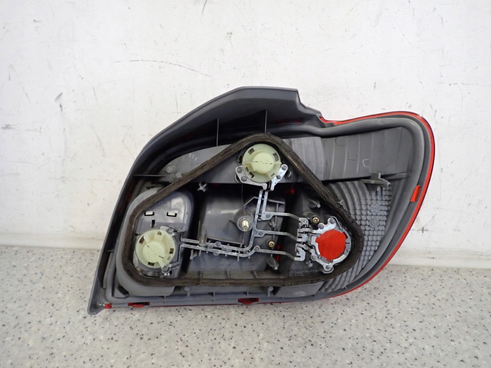 TOYOTA YARIS 03-05 FRANCUSKA LAMPA TYLNA LEWA TYŁ 8/8