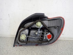 TOYOTA YARIS 03-05 FRANCUSKA LAMPA TYLNA LEWA TYŁ 8/8 MINIATURA