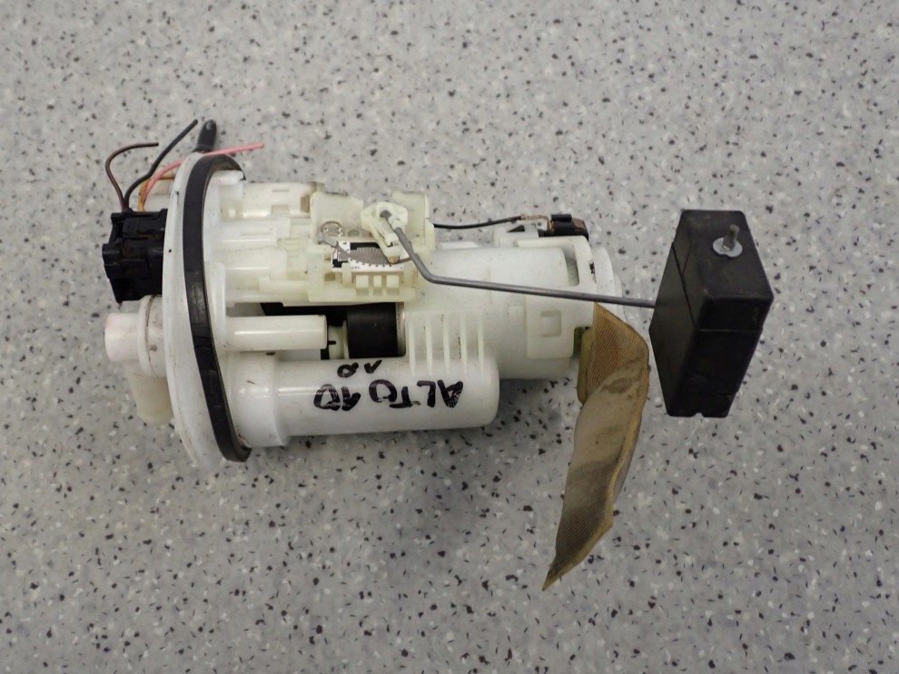 SUZUKI ALTO NISSAN PIXO 09-14 POMPA PALIWA W ZBIORNIK PŁYWAK 2/4