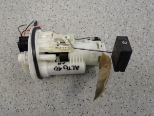 SUZUKI ALTO NISSAN PIXO 09-14 POMPA PALIWA W ZBIORNIK PŁYWAK 2/4 MINIATURA