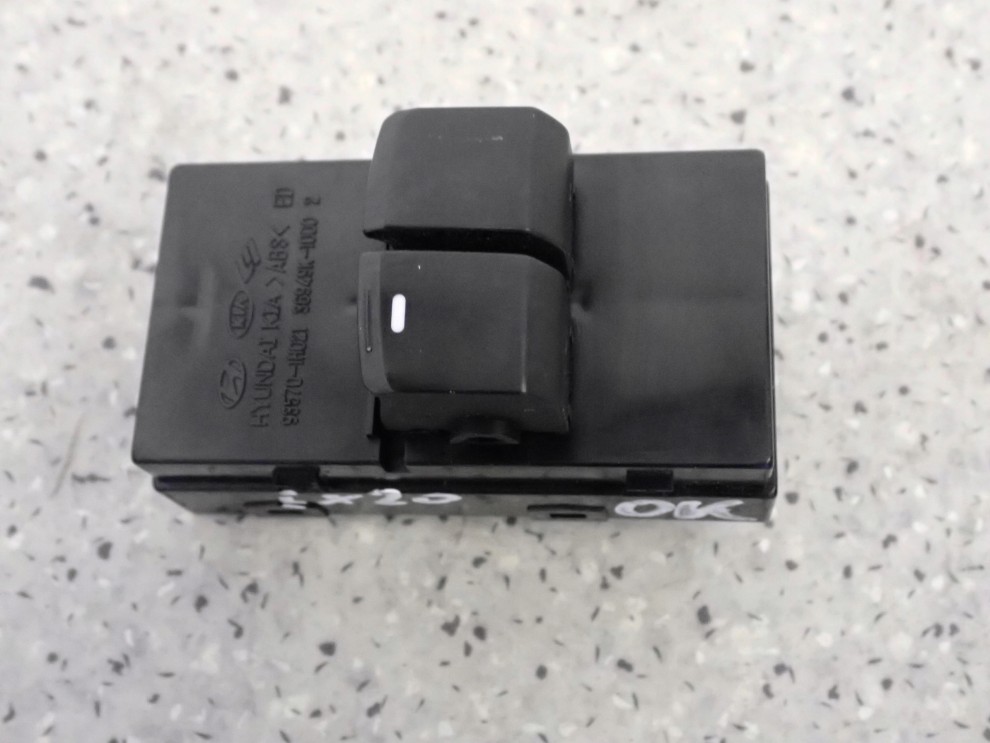 HYUNDAI IX20 09- PANEL SZYB PRZEDNI LEWY 2/4