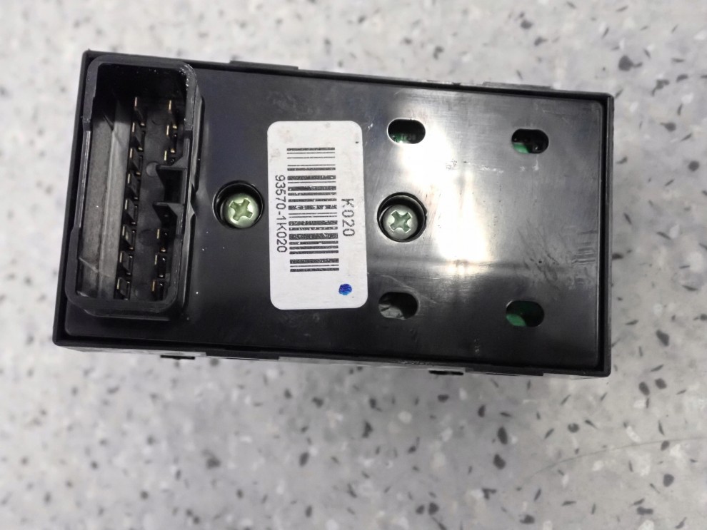 HYUNDAI IX20 09- PANEL SZYB PRZEDNI LEWY 3/4