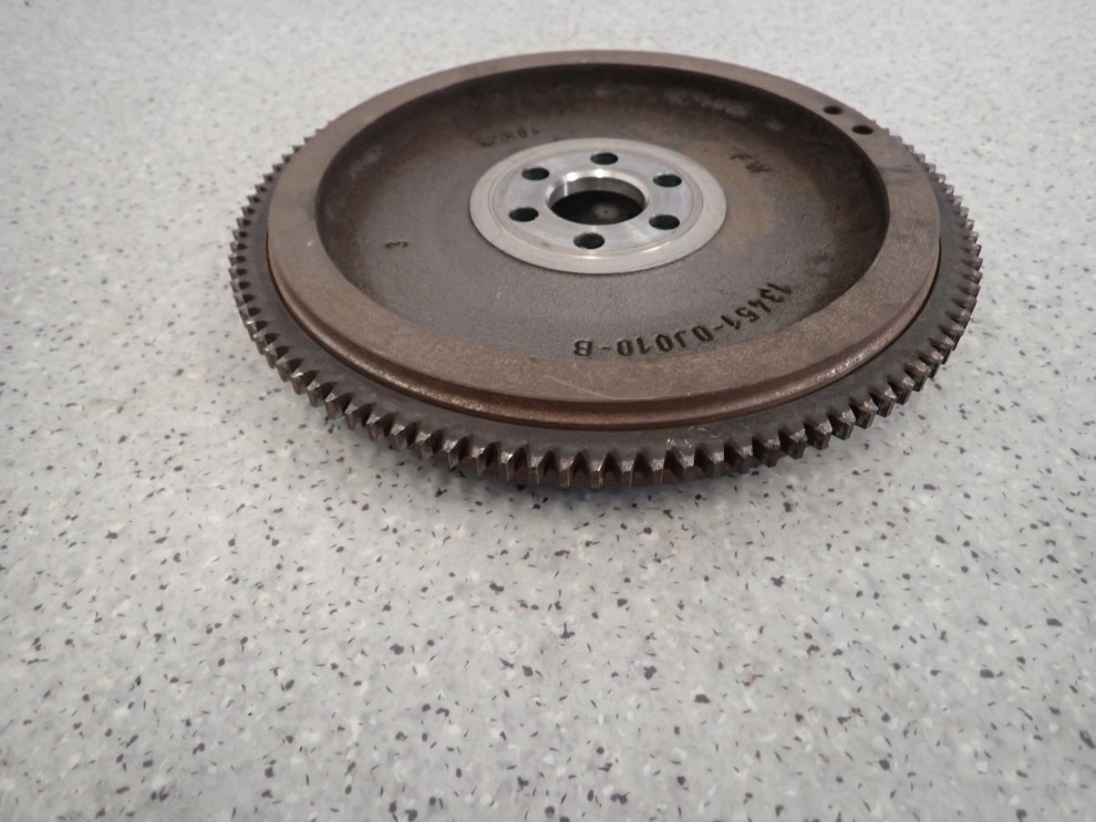 TOYOTA YARIS 1.0 BENZ 99-05 KOŁO ZAMACHOWE 3/4