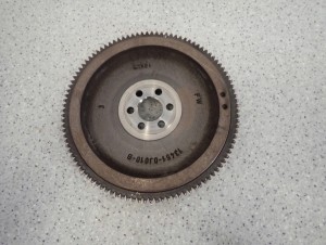 TOYOTA YARIS 1.0 BENZ 99-05 KOŁO ZAMACHOWE 2/4 MINIATURA