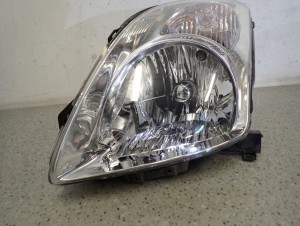 SUZUKI SWIFT 05-09 REFLEKTOR PRZEDNI LEWY LAMPA PRZEDNIA 3/8 MINIATURA