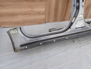 CHEVROLET ORLANDO 10- PRÓG LEWY GYM 2/11 MINIATURA