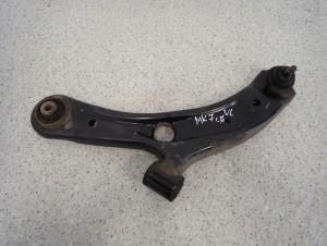 SUZUKI SWIFT IV MK7 10- WAHACZ PRZEDNI LEWY 1/5 MINIATURA