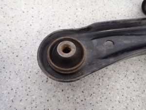 SUZUKI SWIFT IV MK7 10- WAHACZ PRZEDNI LEWY 4/5 MINIATURA