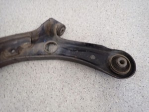 SUZUKI SWIFT IV MK7 10- WAHACZ PRZEDNI PRAWY 6/6 MINIATURA