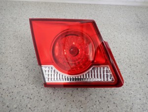 CHEVROLET CRUZE 08-12 LAMPA TYLNA LEWA WEWNĘTRZNA EUROPA 1/5 MINIATURA