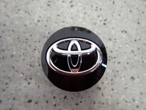 TOYOTA ORYGINAŁ KOŁPAK KAPSEL ZAŚLEPKA NAKŁADKA DEKIELEK FELGI ALUMINIOWEJ 1/5 MINIATURA