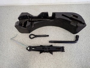 NISSAN NOTE E11 06- PODNOŚNIK KLUCZ UCHO HOLOWNICZE ZESTAW KOŁA STEROPIAN 1/5 MINIATURA