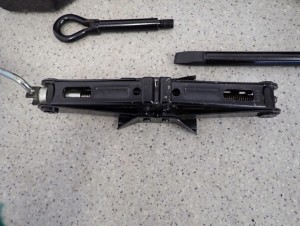 NISSAN NOTE E11 06- PODNOŚNIK KLUCZ UCHO HOLOWNICZE ZESTAW KOŁA STEROPIAN 2/5 MINIATURA