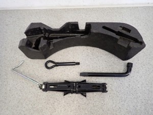 NISSAN NOTE E11 06- PODNOŚNIK KLUCZ UCHO HOLOWNICZE ZESTAW KOŁA STEROPIAN 3/5 MINIATURA