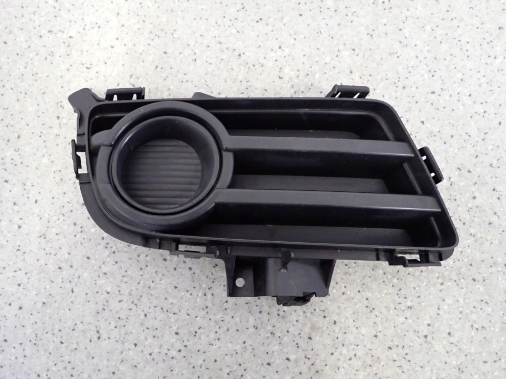 MAZDA 5 05-07 ZAŚLEPKA HALOGENU PRZEDNIA PRAWA 1/3