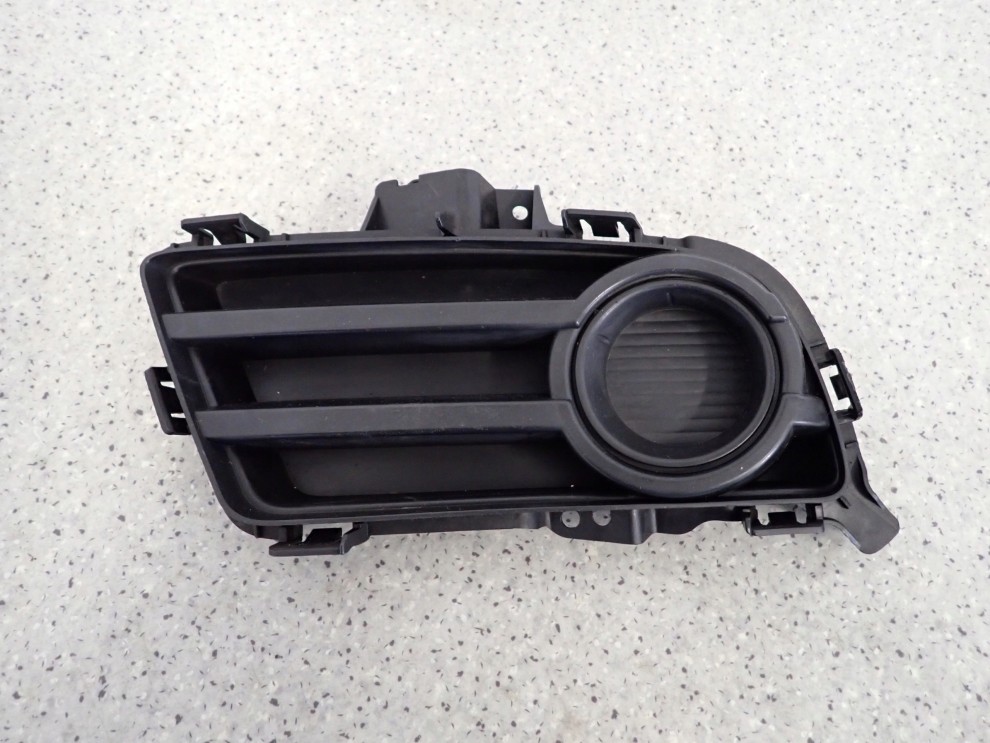 MAZDA 5 05-07 ZAŚLEPKA HALOGENU PRZEDNIA PRAWA 2/3