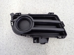 MAZDA 5 05-07 ZAŚLEPKA HALOGENU PRZEDNIA PRAWA