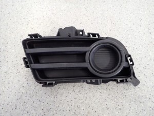 MAZDA 5 05-07 ZAŚLEPKA HALOGENU PRZEDNIA PRAWA 2/3 MINIATURA