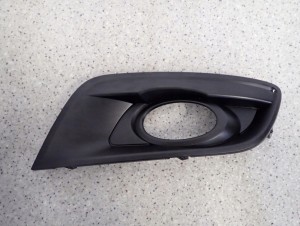 MAZDA3 MAZDA 3 BK HB 06-08 KRATKA HALOGENU LEWA W ZDERZAK RAMKA