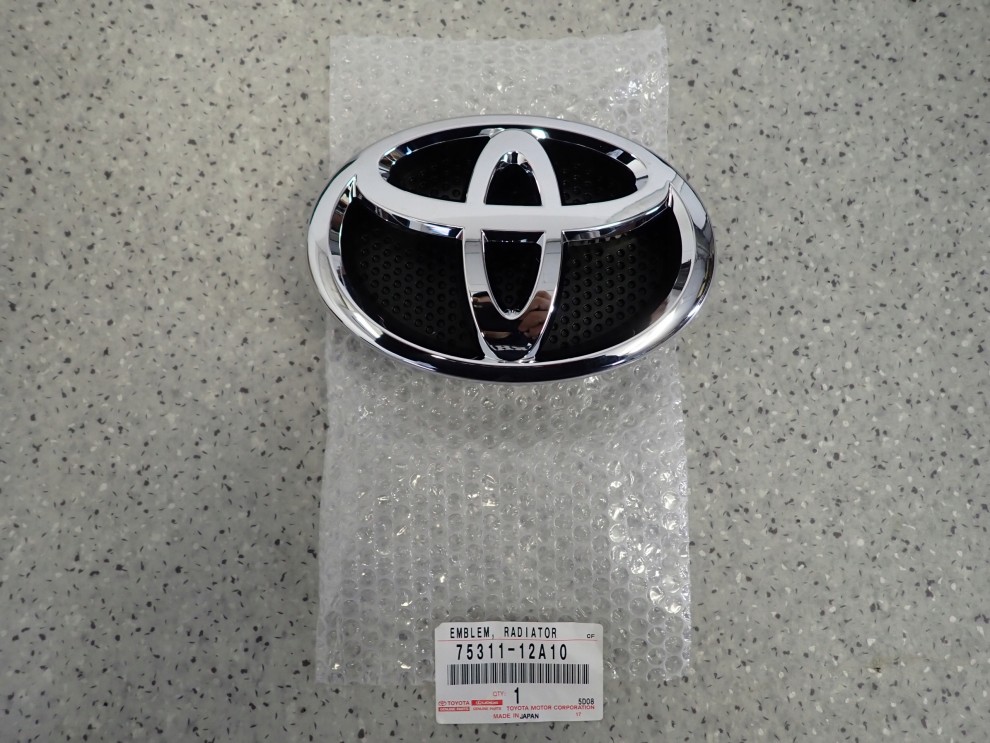TOYOTA YARIS III 12-18 EMBLEMAT ZNACZEK LOGO ORYGINAŁ NOWY 2/6