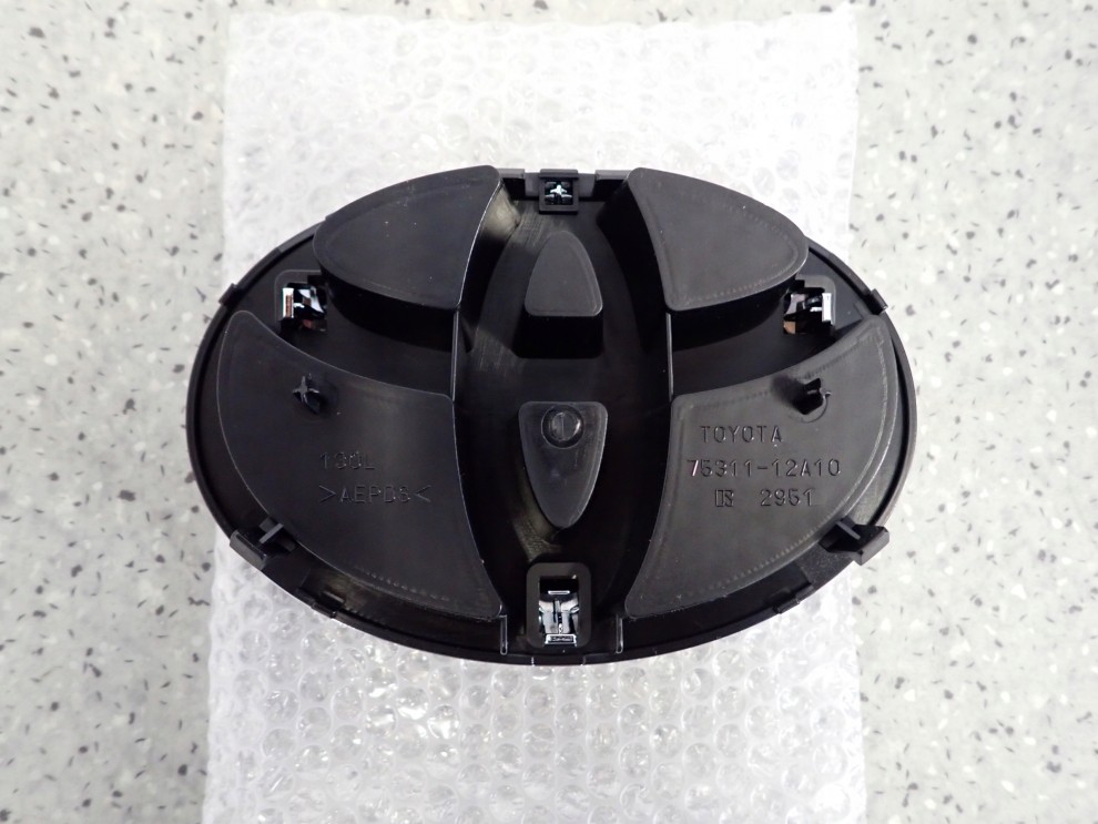 TOYOTA YARIS III 12-18 EMBLEMAT ZNACZEK LOGO ORYGINAŁ NOWY 3/6