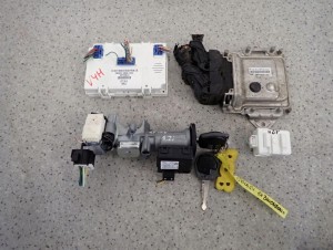 SUZUKI SPLASH 1.2i 12-14 ZESTAW STARTOWY KOMPUTER STACYJKA 1/5 MINIATURA