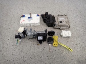 SUZUKI SPLASH 1.2i 12-14 ZESTAW STARTOWY KOMPUTER STACYJKA 4/5 MINIATURA