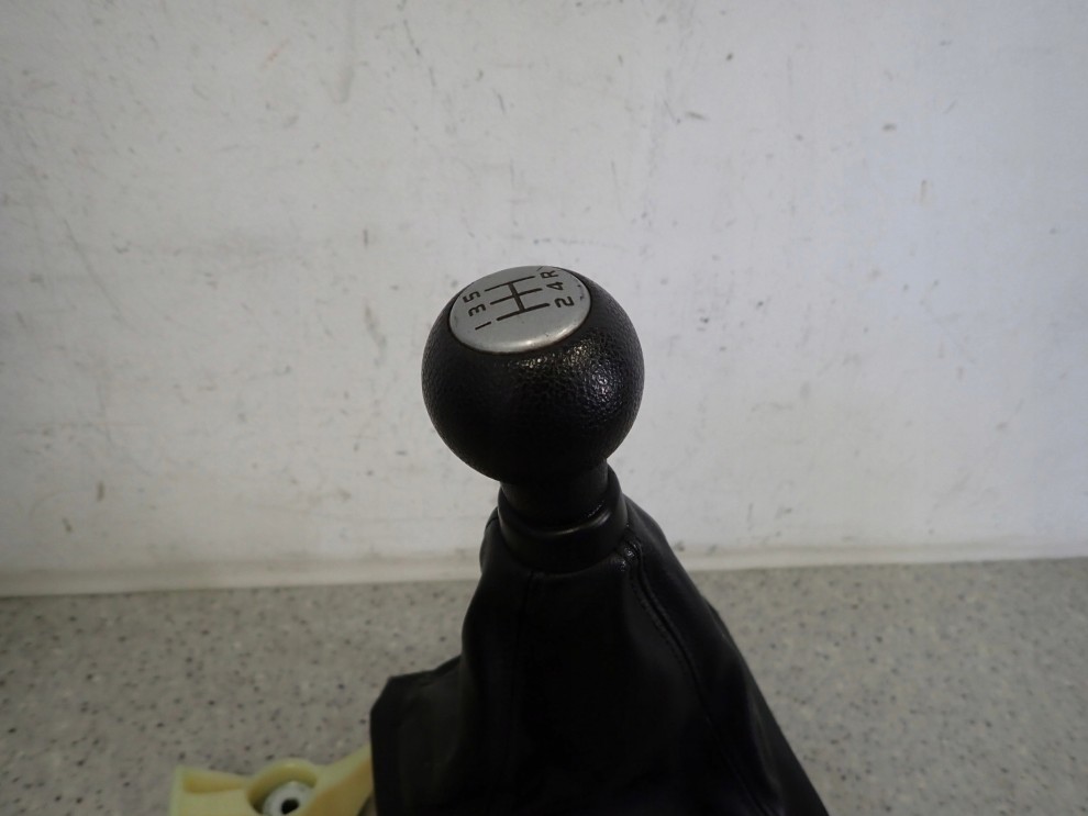 SUZUKI SWIFT MK7 10- 1.2i GAŁKA ZMIANY BIEGÓW LEWAREK 2/5