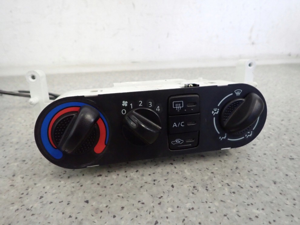 NISSAN ALMERA N16 00-06 PANEL STEROWANIA NAWIEWEM 3/8