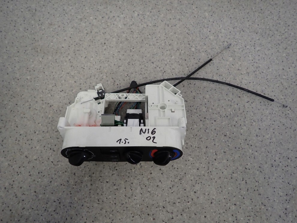 NISSAN ALMERA N16 00-06 PANEL STEROWANIA NAWIEWEM 6/8