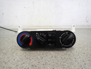 NISSAN ALMERA N16 00-06 PANEL STEROWANIA NAWIEWEM 2/8 MINIATURA