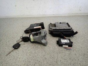 TOYOTA YARIS II 06-09 1.4 D4D ZESTAW STARTOWY KOMPUTER STACYJKA 4/6 MINIATURA