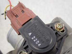 NISSAN ALMERA N16 00-03 1.5i QG15 PRZEPUSTNICA POWIETRZA 6/8 MINIATURA