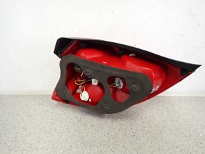 KIA CEED HATCHBACK 07-09 LAMPA TYLNA PRAWA 6/7 MINIATURA