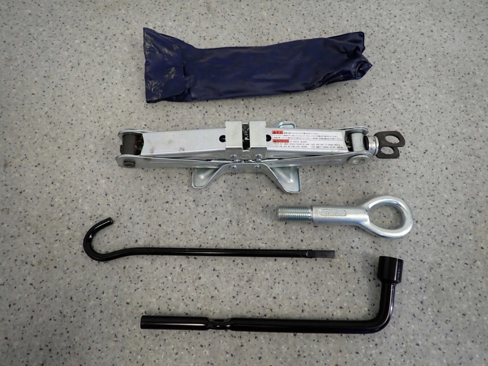 SUZUKI SWIFT MK6 04- PODNOŚNIK KLUCZ UCHO ZESTAW 1/5