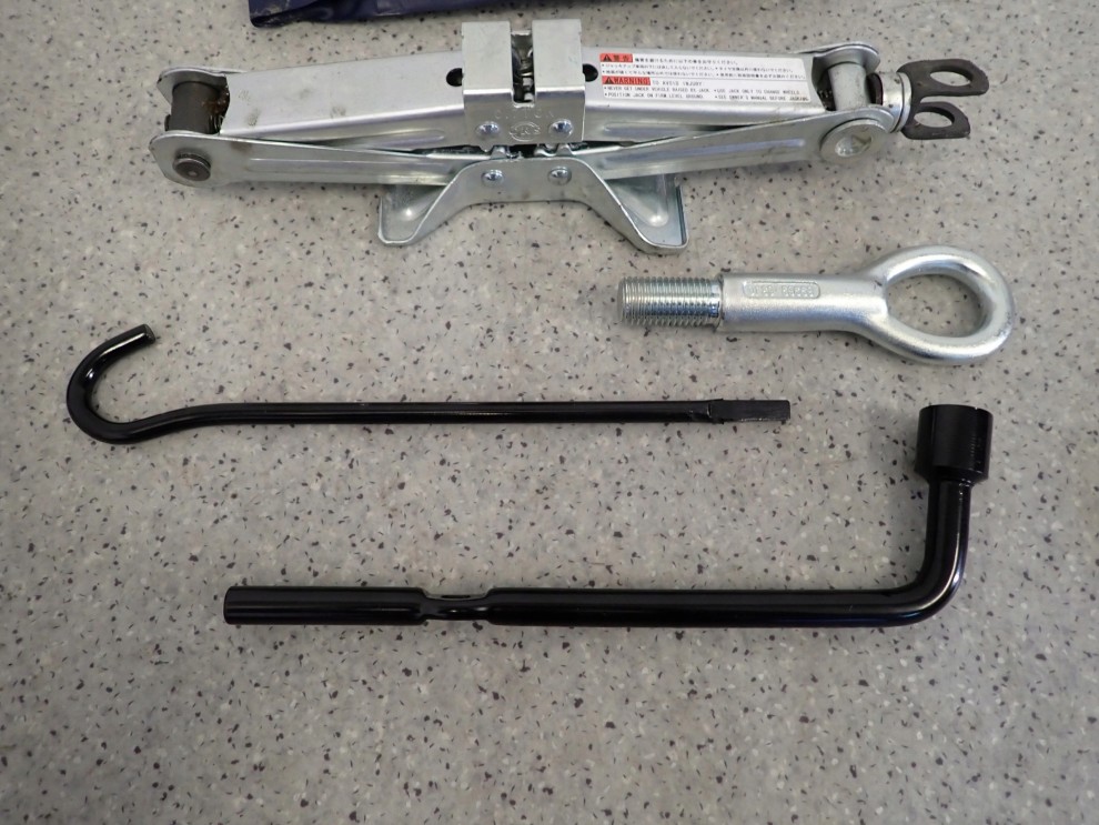 SUZUKI SWIFT MK6 04- PODNOŚNIK KLUCZ UCHO ZESTAW 2/5