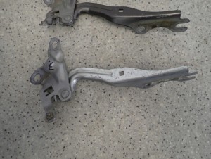 MAZDA 6 MAZDA6 02-07 GG GY ZAWIAS MASKI LEWY 2/4 MINIATURA