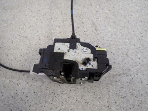 KIA CEED KOMBI 08-12 ZAMEK DRZWI LEWY TYLNY 7/7 MINIATURA